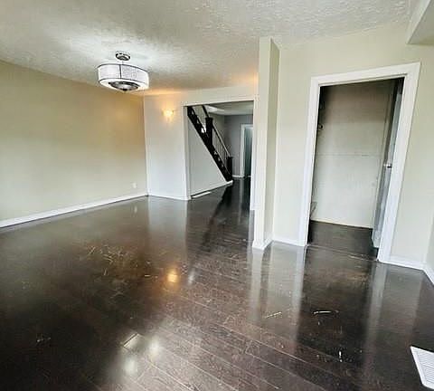 4th image of 1178 Moy Ave