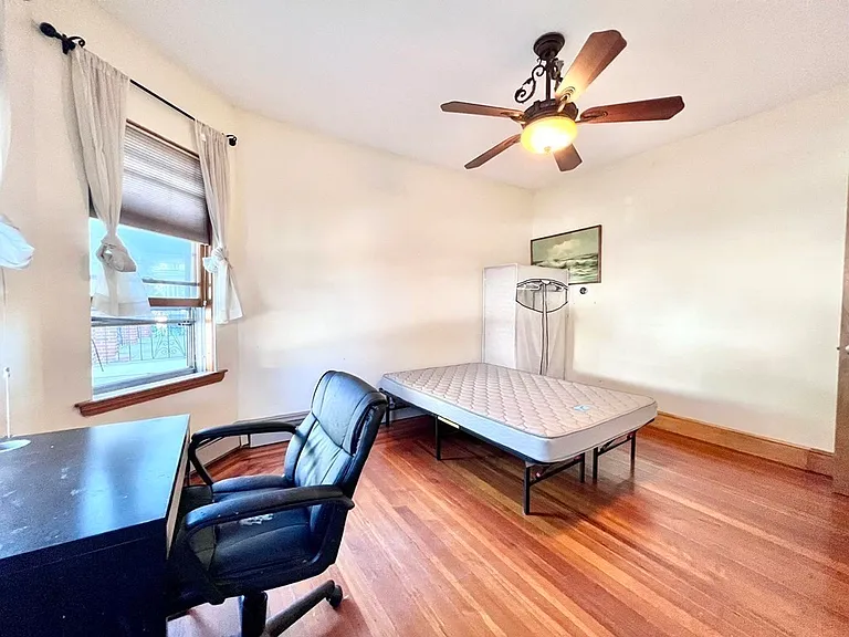558 Washington St #1 — Photo 9