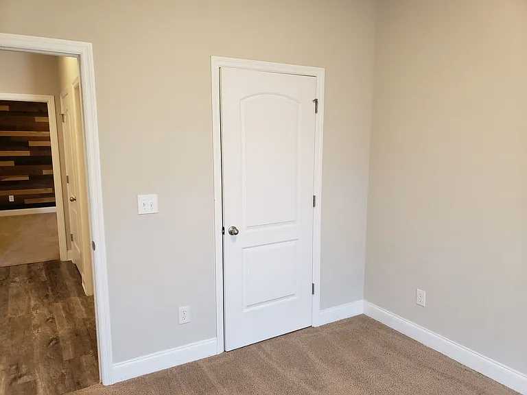 300 Addison Ct — Photo 9