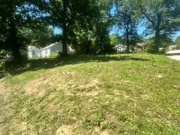 5116 E 40th St, Kansas City, MO 64130