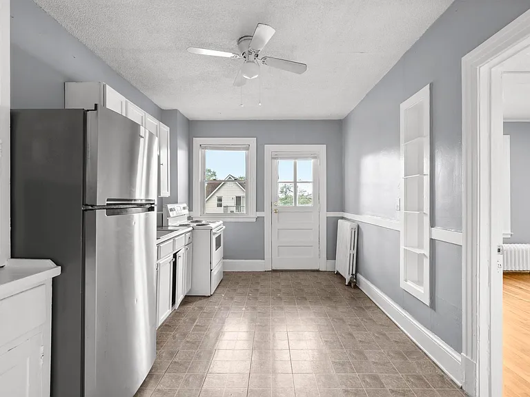 34-38 Beacon St #38C2 — Photo 2