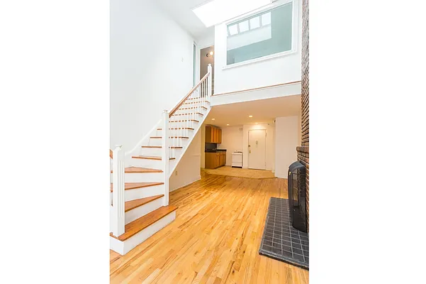 Rented by MNS | media 17