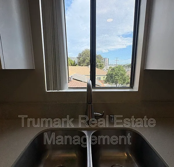 701 Hollywood Way #115 — Photo 5