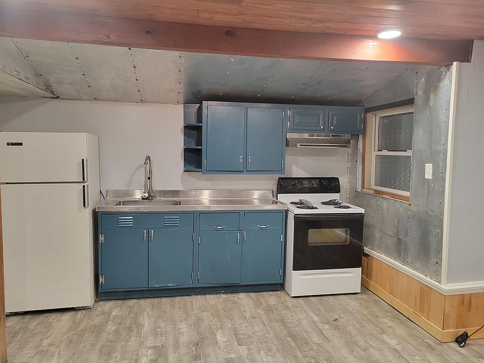 1st image of 406 W Maple St #10966519