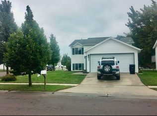 2904 35th Ave S, Fargo, ND 58104