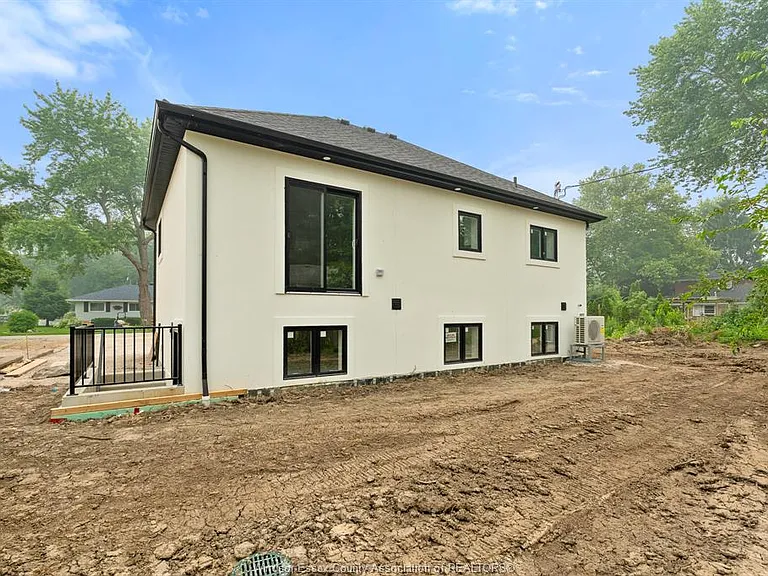 121 Allison Ave — Photo 31