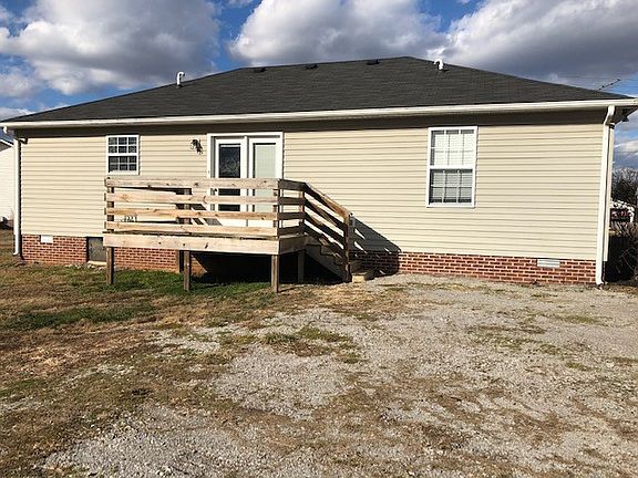 4th image of 105 Bradley Dr