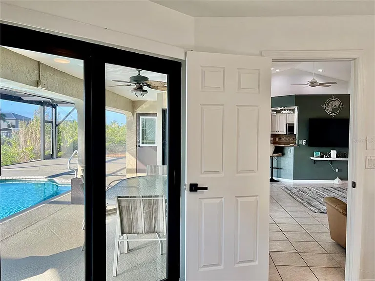 426 NW 37th Pl — Photo 23