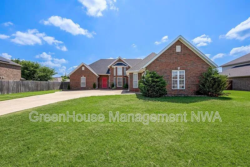 3 bed, 2.0 bath, 2054 sqft, $1,990 — Photo 2
