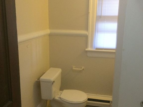 2nd image of 140 N Locust St APT A