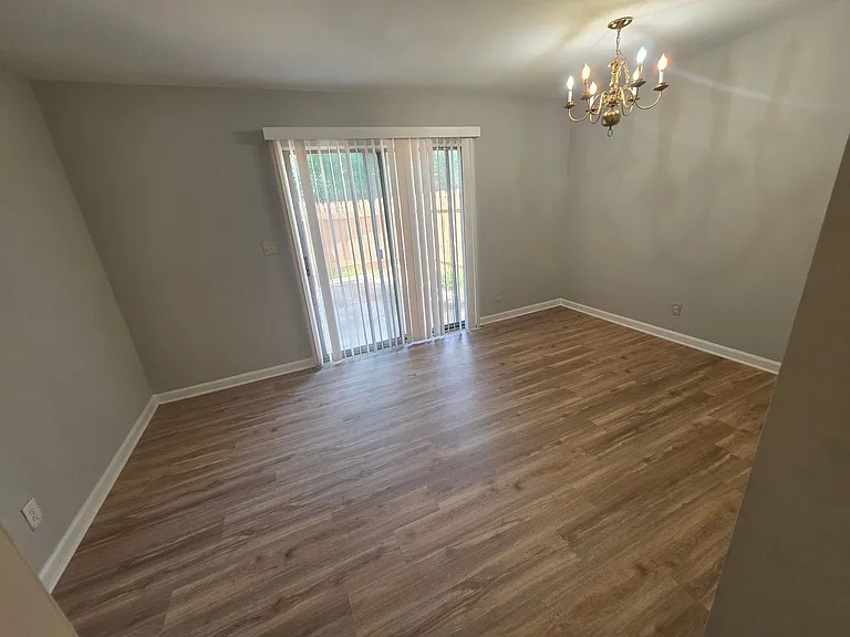 1453 Brookwood Dr #B — Photo 11
