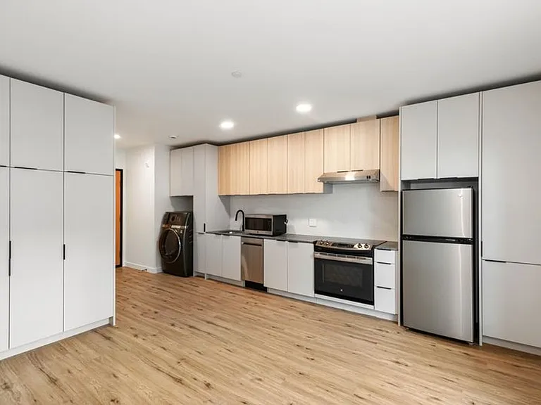 CHRONICLE: Stylish Wallingford Studios with Full Appliance Package & Premium Amenities — Photo 65