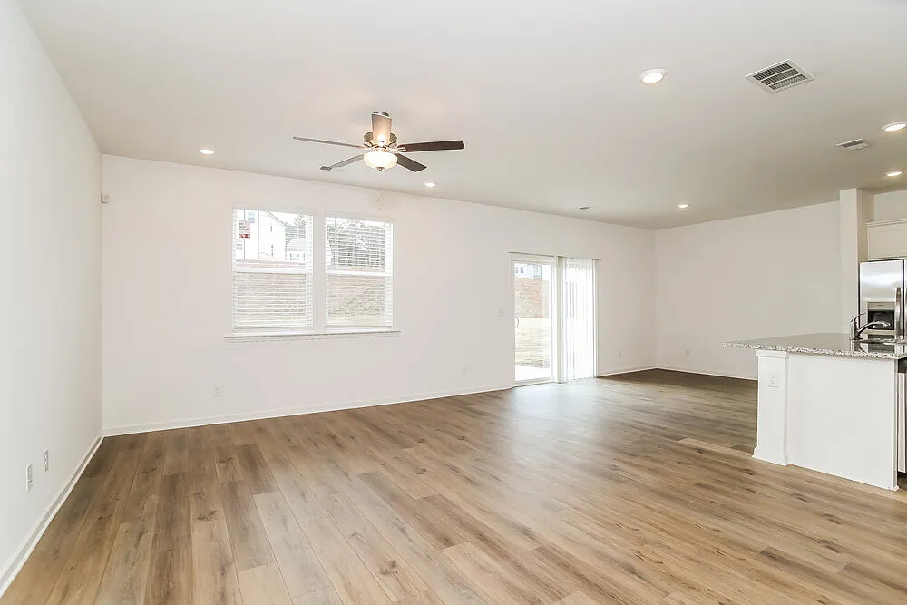 4 bed, 2.5 bath, 1822 sqft, $1,770 — Photo 4
