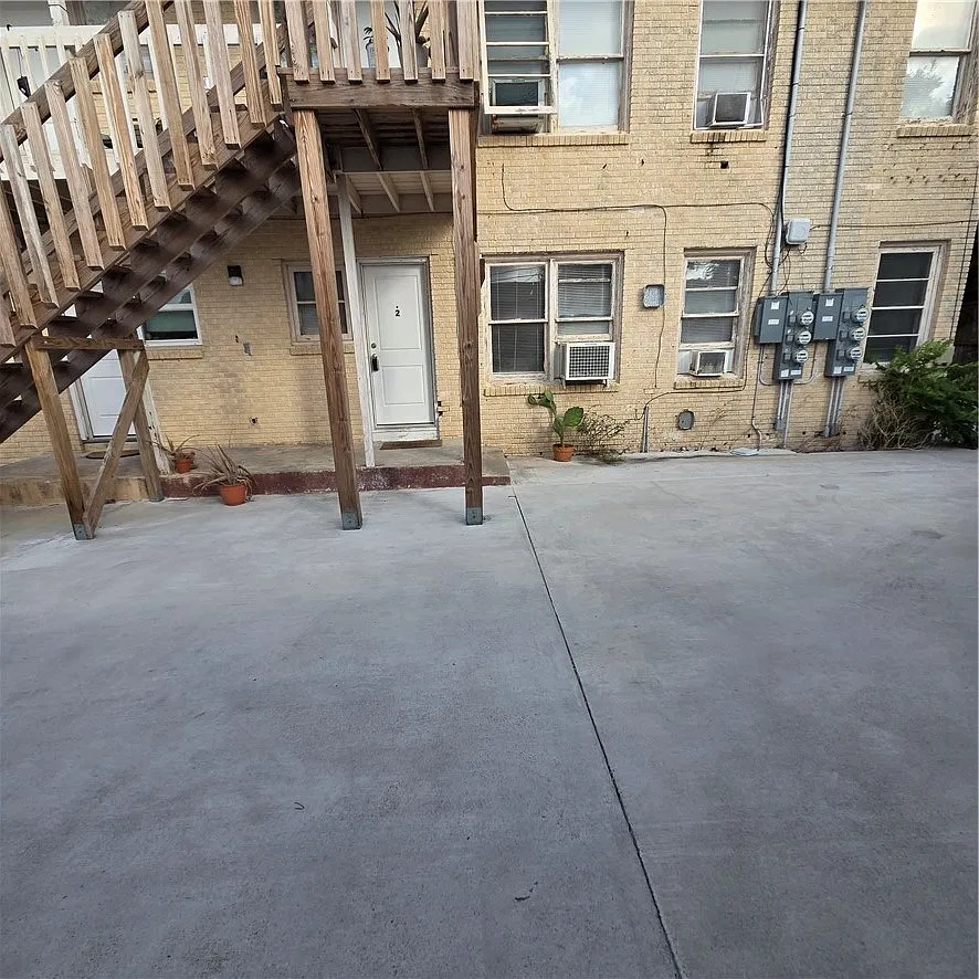 1 bed, 1.0 bath, 4648 sqft, $795 — Photo 2