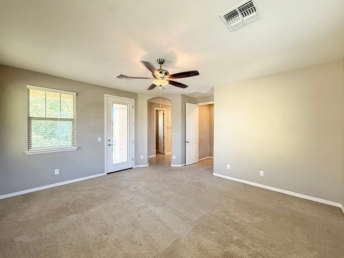 4 bed, 3.0 bath, 2323 sqft, $2,800 — Photo 3