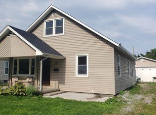 712 S 16th St, Herrin, IL 62948