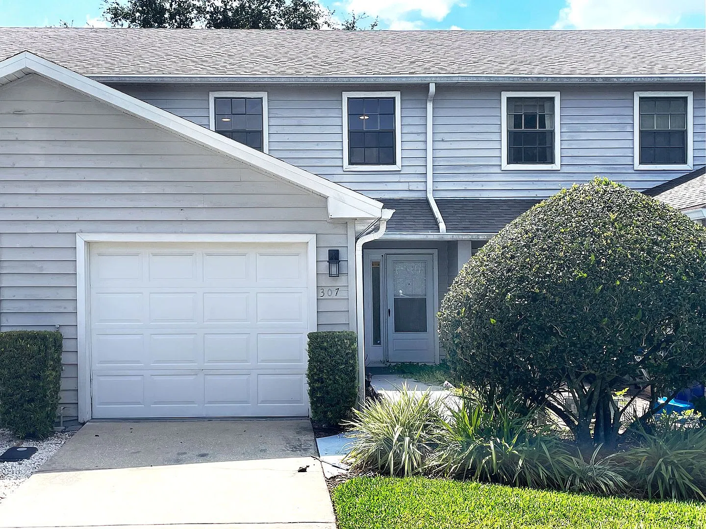 Cozy Three-Bedroom Townhome available in Winter Haven — Photo 1
