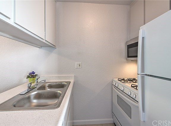 4th image of 10944 Bluffside Dr