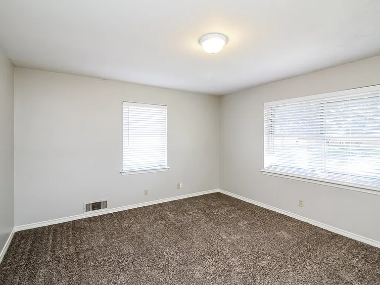 107 W Rio Grande St — Photo 6