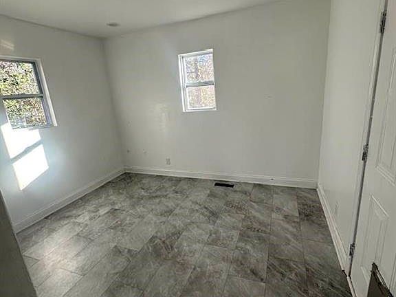 5th image of 4008 Wooddale Ln