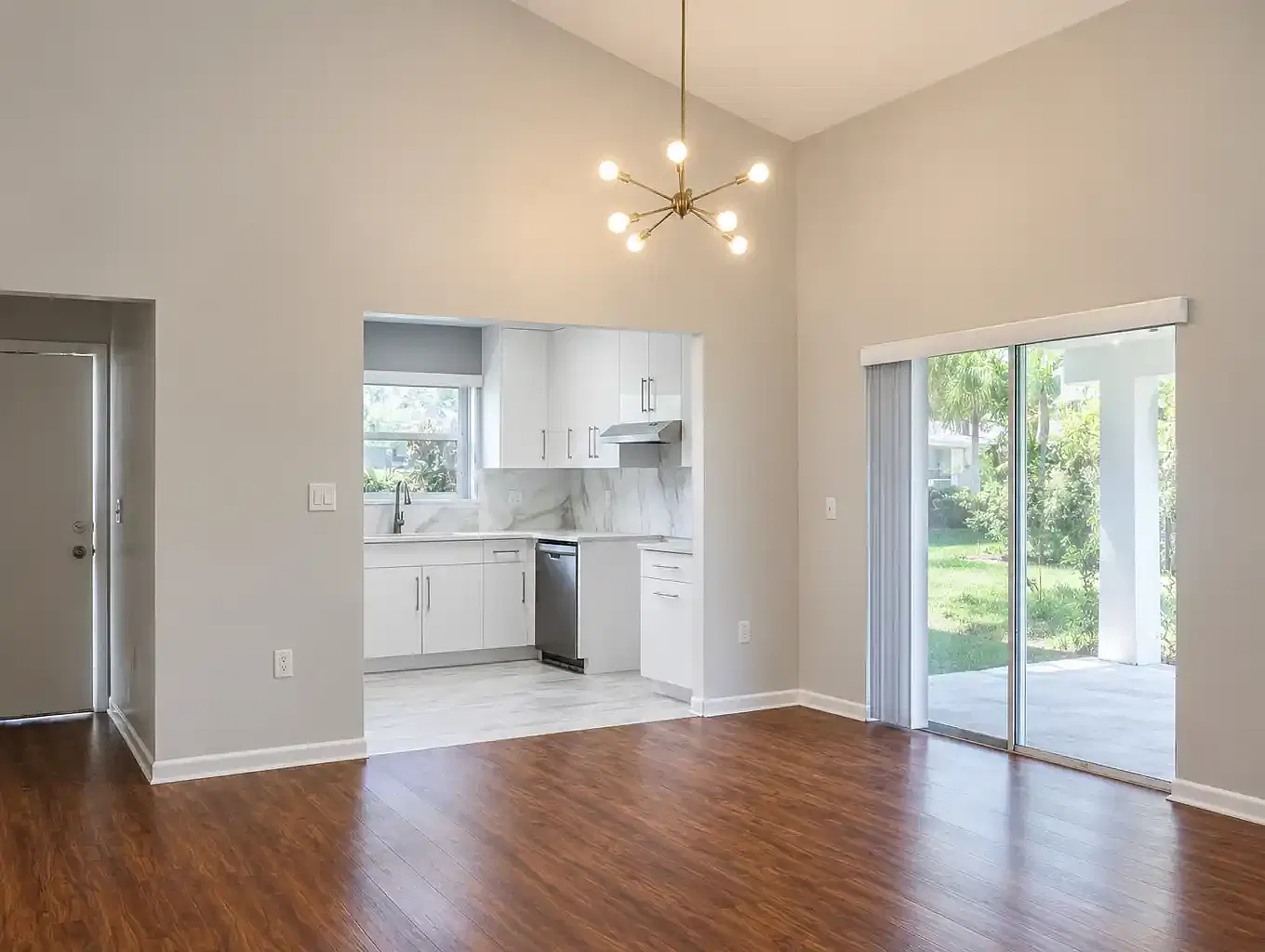 4 bed, 1376 sqft, $4,400 — Photo 3