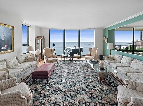 4th image of 1040 N Lake Shore Dr APT 15D