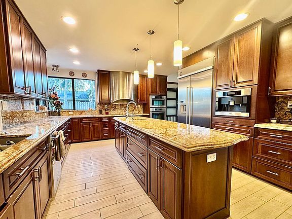 5th image of 3699 Lakeview Blvd
