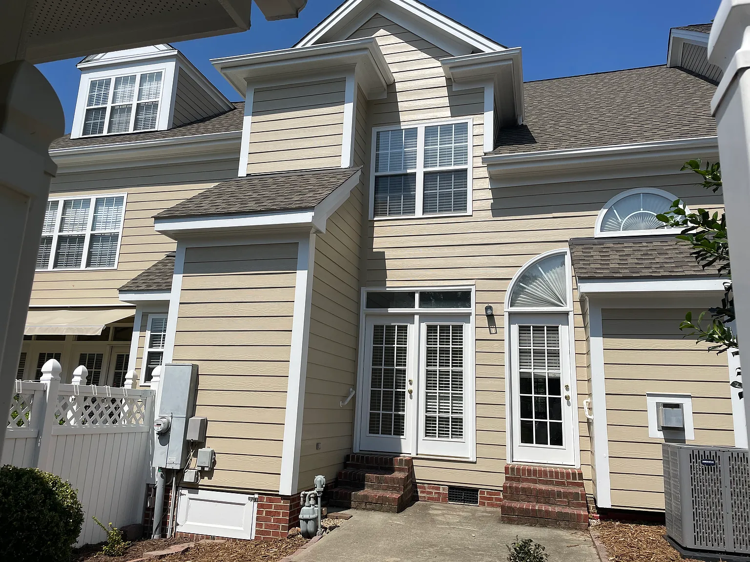 3 bed, 2.5 bath, 1869 sqft, $1,775 — Photo 2