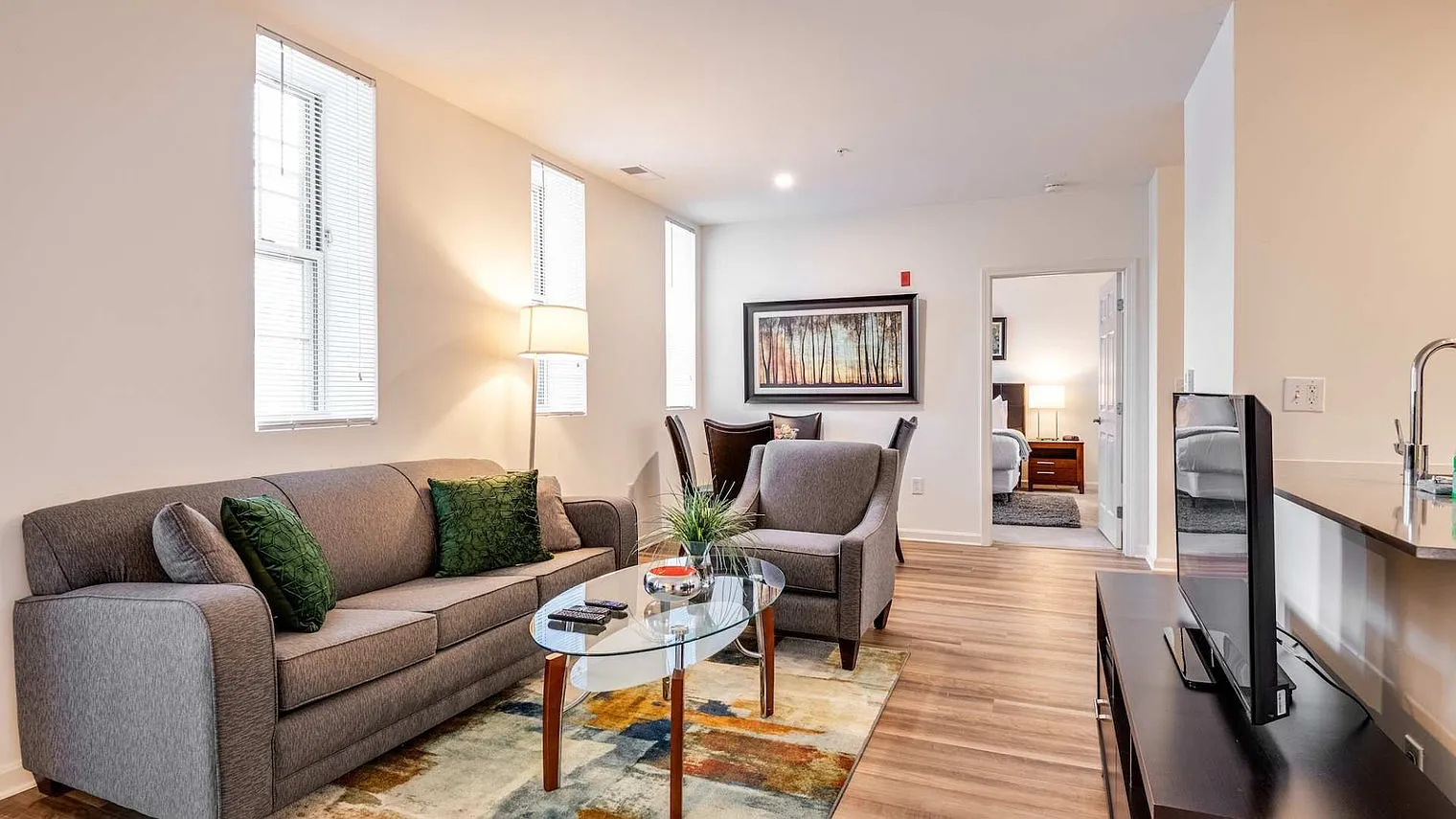 1 bed, 1.0 bath, 861 sqft, $7,352 — Photo 1