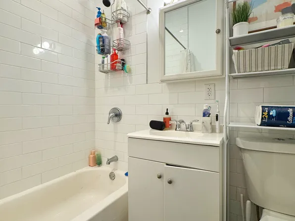 741 Washington Avenue image 9 of 17