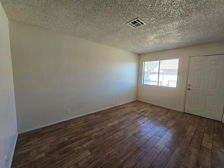 4300 N Lamont St #201 — Photo 11