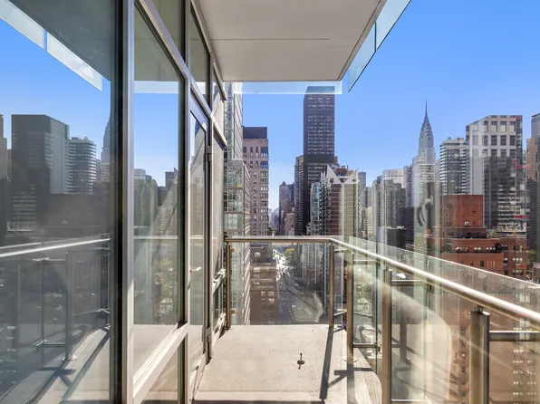 310 East 53rd Street image 5 of 18