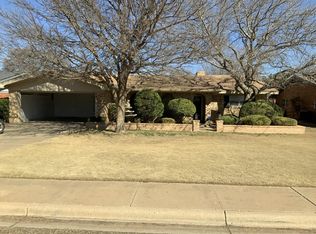 211 Sandalwood Ln, Levelland, TX 79336
