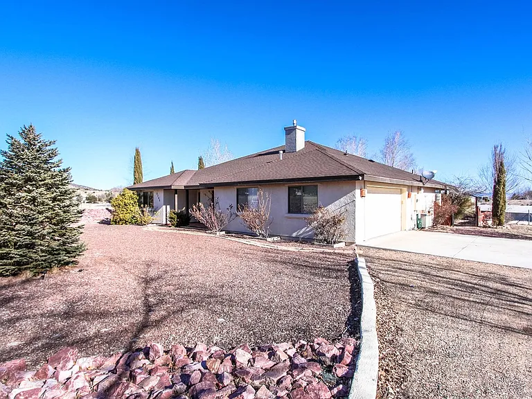 2765 N Yuma Dr — Photo 1