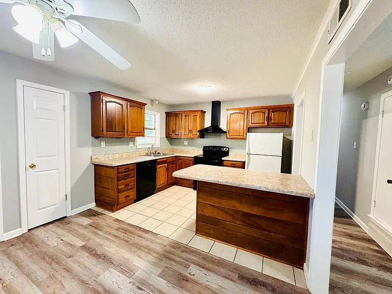 8082 Whitebrook Dr — Photo 4