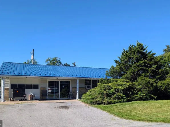 8 Daskem Ln, Pleasant Gap, PA 16823