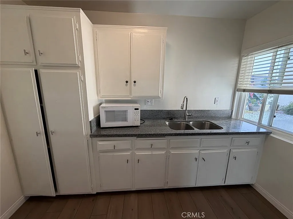 2 bed, 1.5 bath, 980 sqft, $2,695 — Photo 3