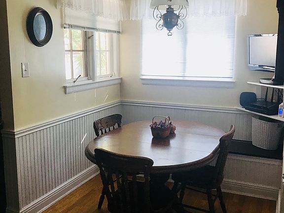 Breakfast nook 