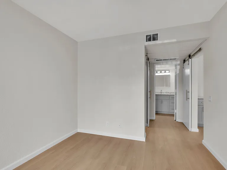 5226 Hemlock St #35 — Photo 17