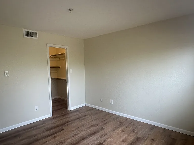 guest bedroom, walkin closet