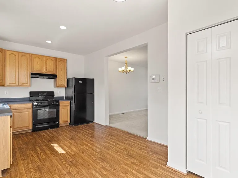 293 Kirby St — Photo 18