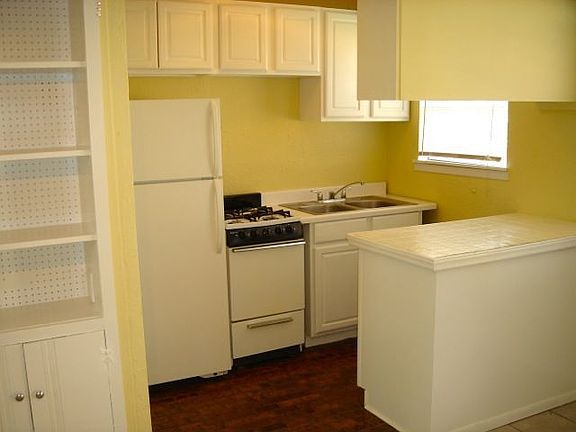 5th image of 801 Eleanor Ave