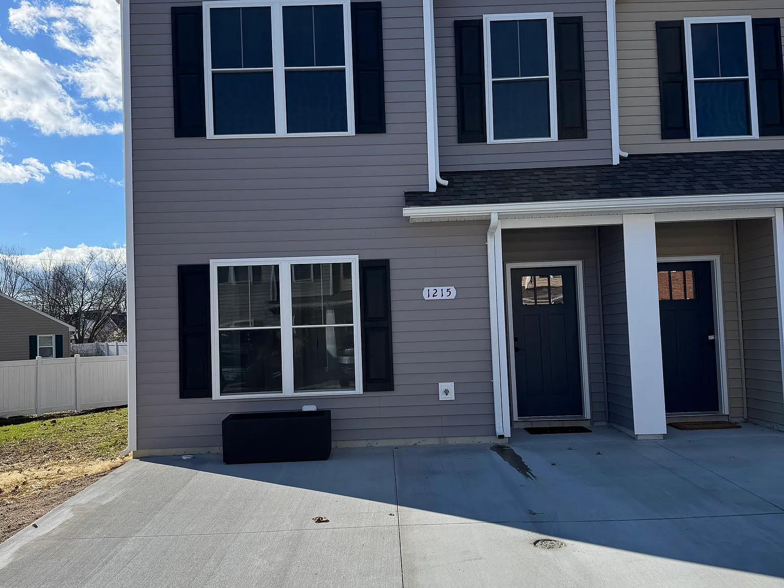3 bed, 2.5 bath, 1800 sqft, $2,475 — Photo 1
