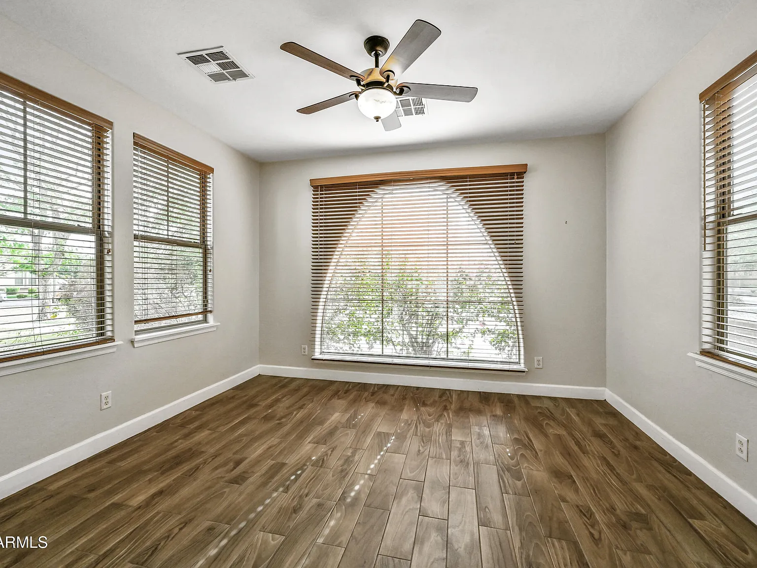 4 bed, 2.5 bath, 2334 sqft, $2,600 — Photo 4