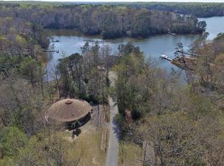 134 Pirates Pl, Weems, VA 22576