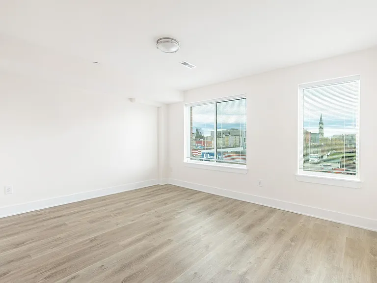 978 N 8th St #8 — Photo 15