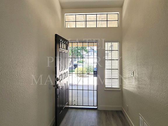 2nd image of 2516 Walnut Grove Way