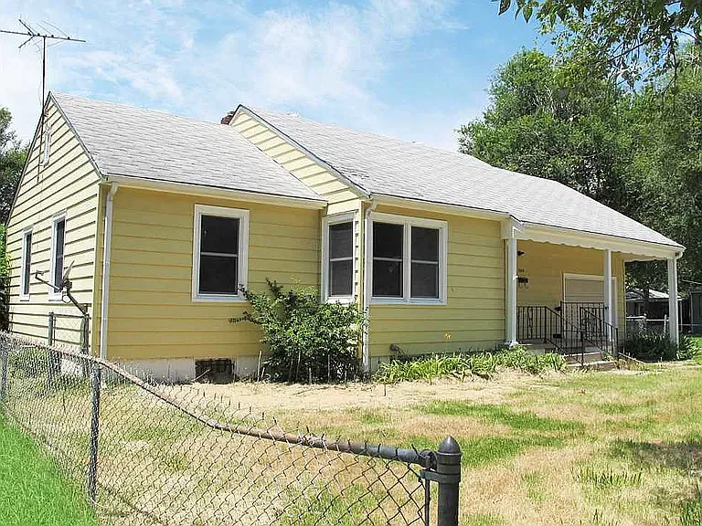 3 bed, 936 sqft, $995 — Photo 2