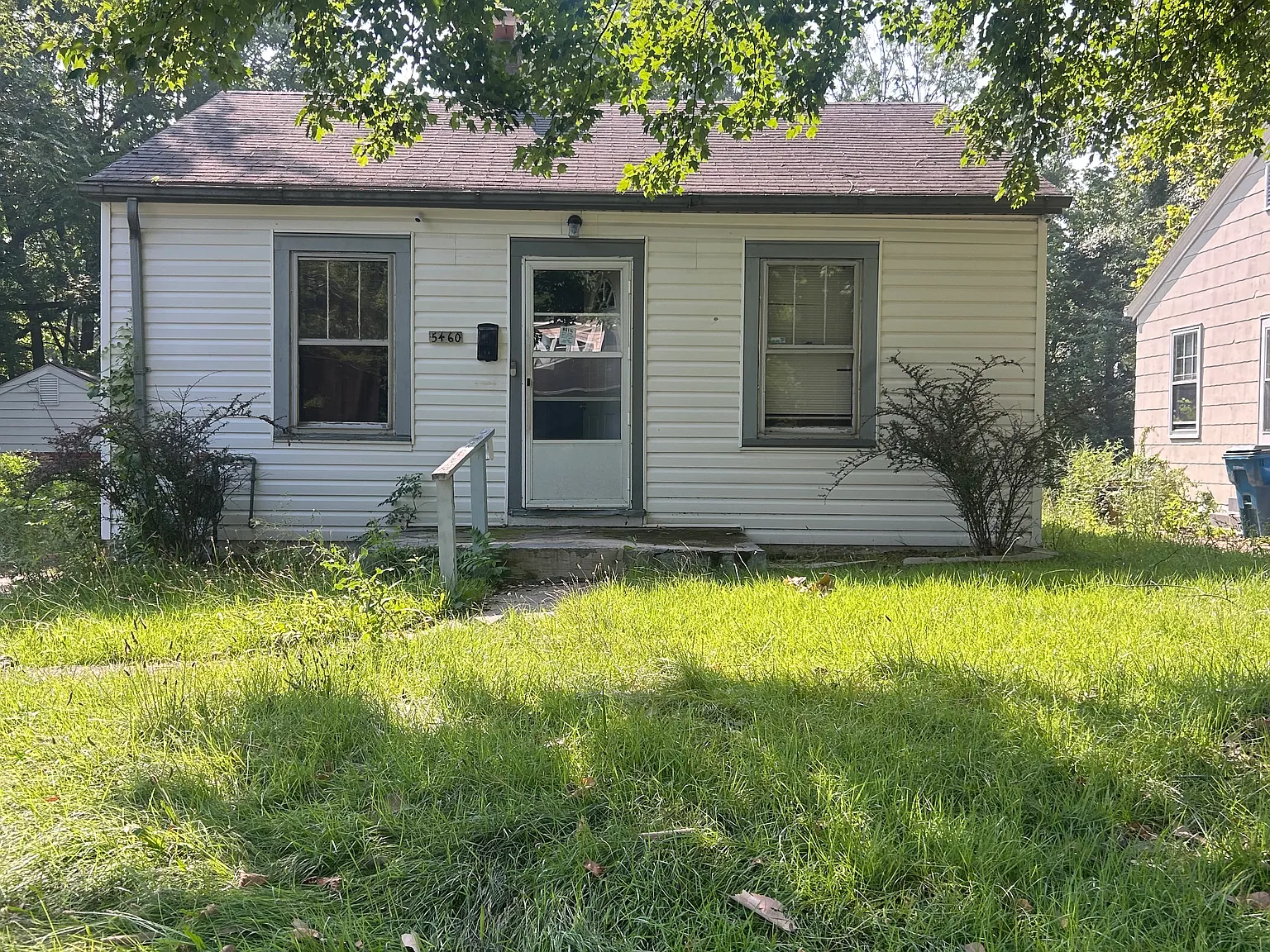 Affordable St. Louis Home with a Garage! — Photo 1