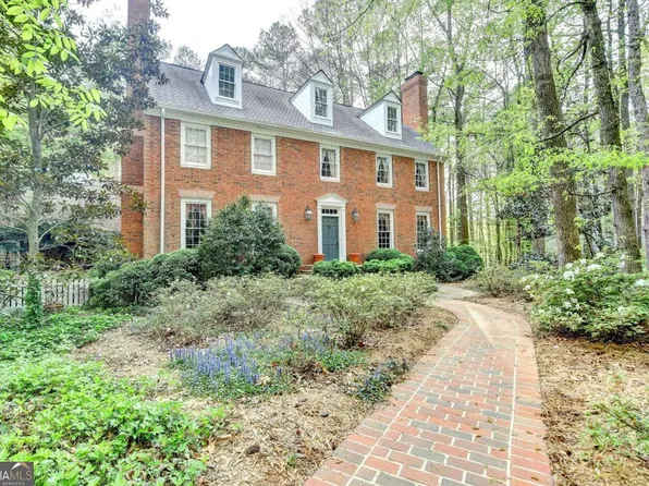 5884 Hammersmith Rd, Stone Mountain, GA 30087